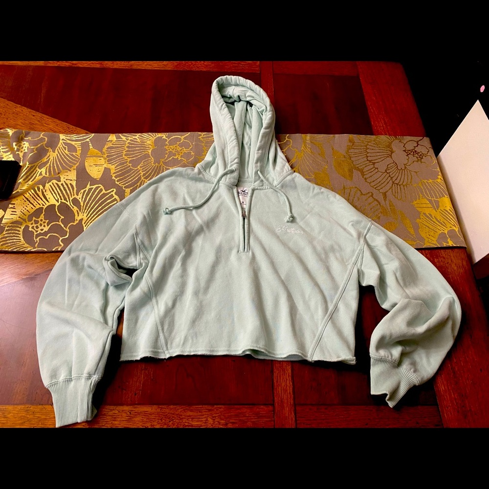 Hollister 1/2 zip cropped hoodie!